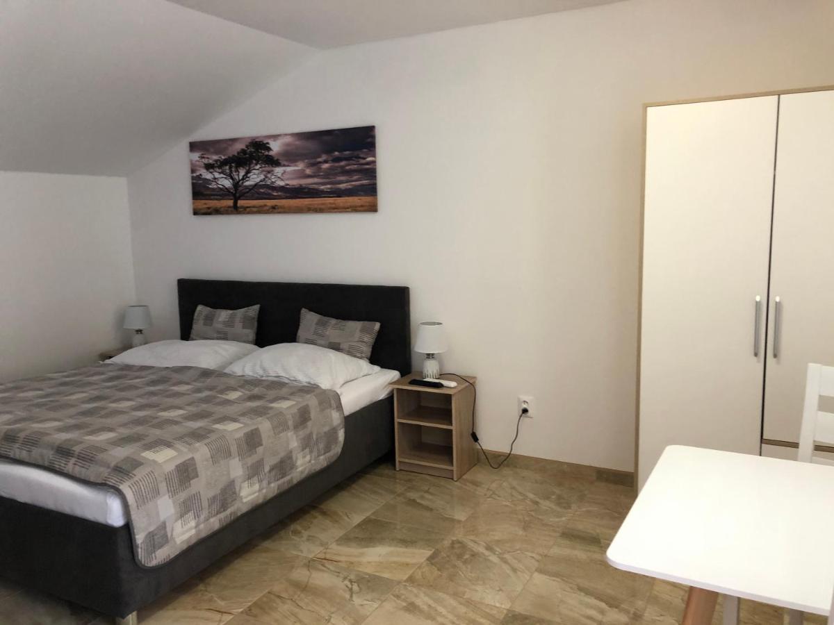 Podhajska 110 Apartment Bagian luar foto